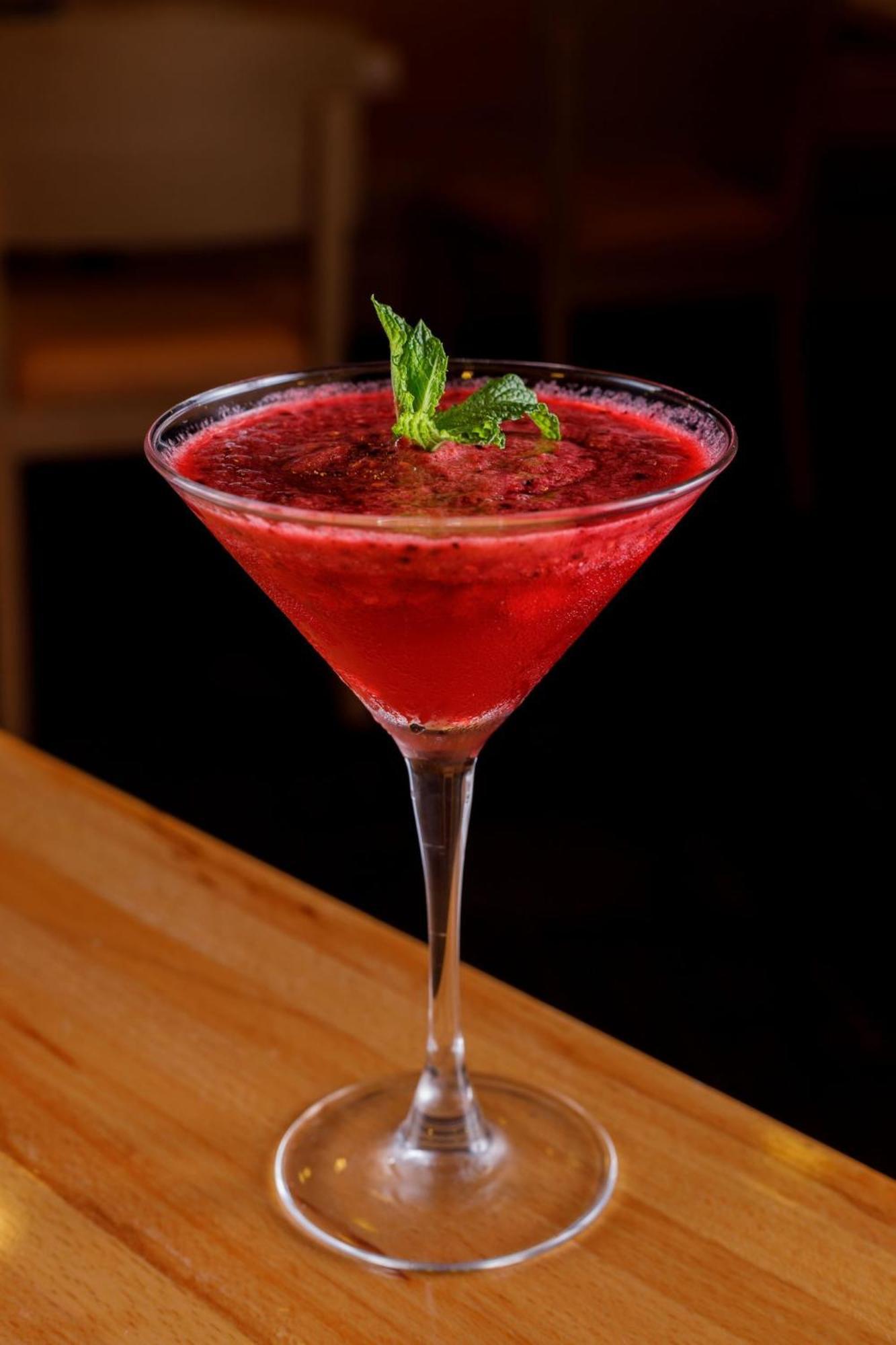 فندق كامينو ريال سانتا في مدينة مكسيكو المظهر الخارجي الصورة A cosmopolitan garnished with a sprig of mint