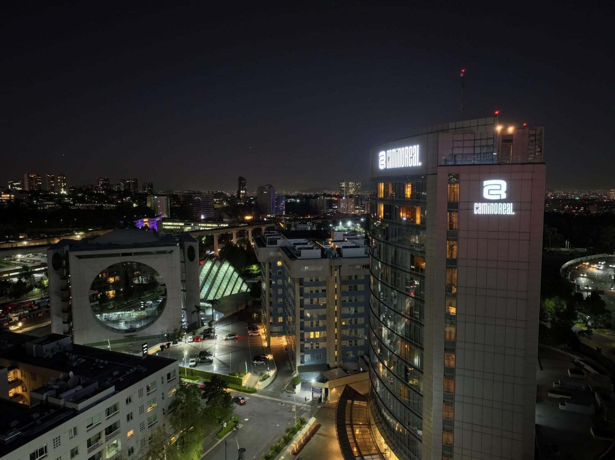 فندق كامينو ريال سانتا في مدينة مكسيكو المظهر الخارجي الصورة View of the complex at night